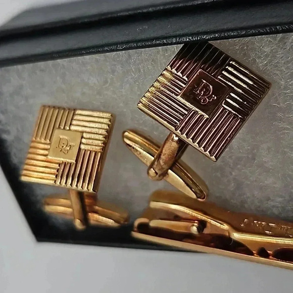 Christian Dior CD Logo Bullet Back Gold Tone Cufflinks with Tie Bar - Picture 4 of 4